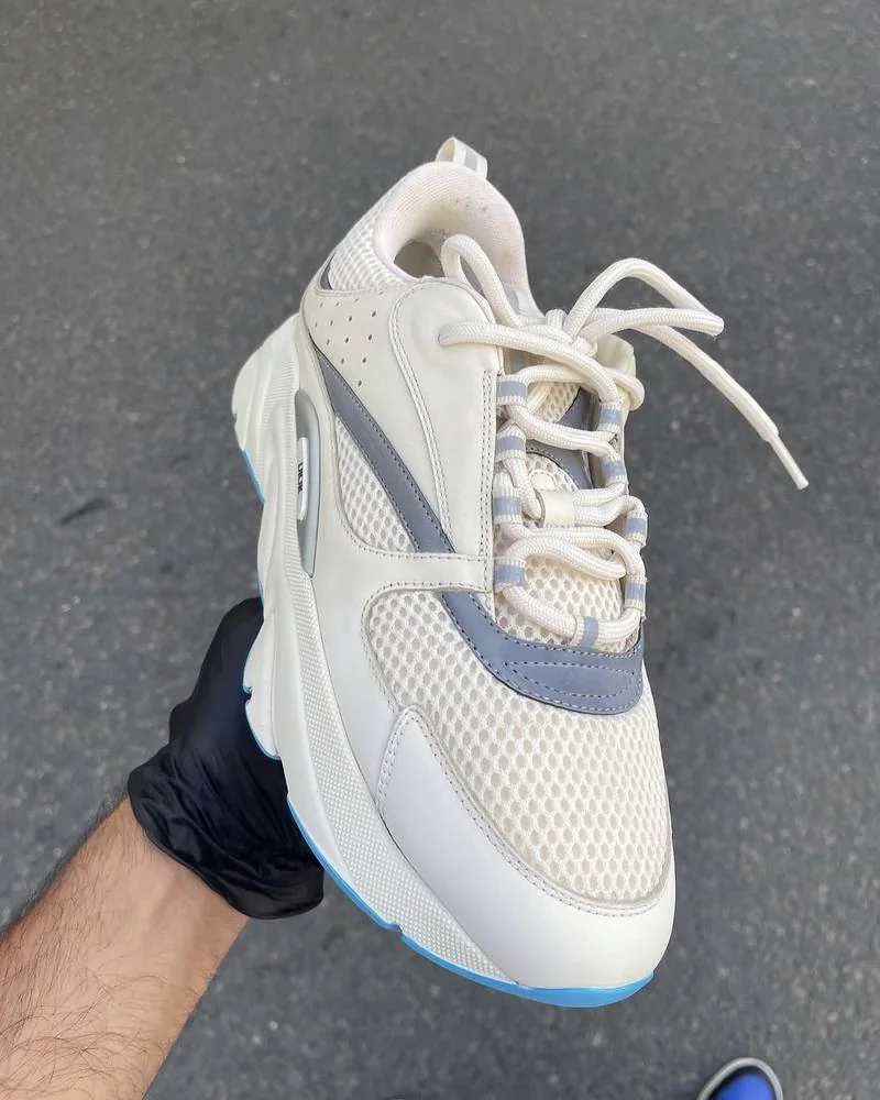 Sneakers blanches après nettoyage
