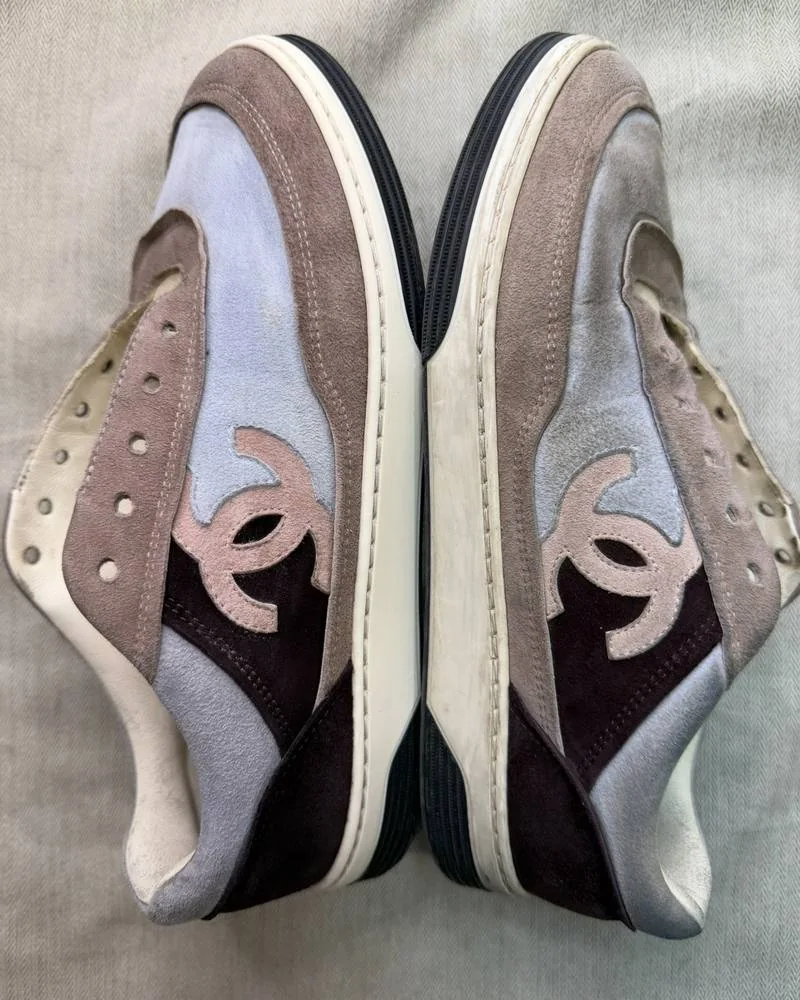 Sneakers en daim avant et après nettoyage