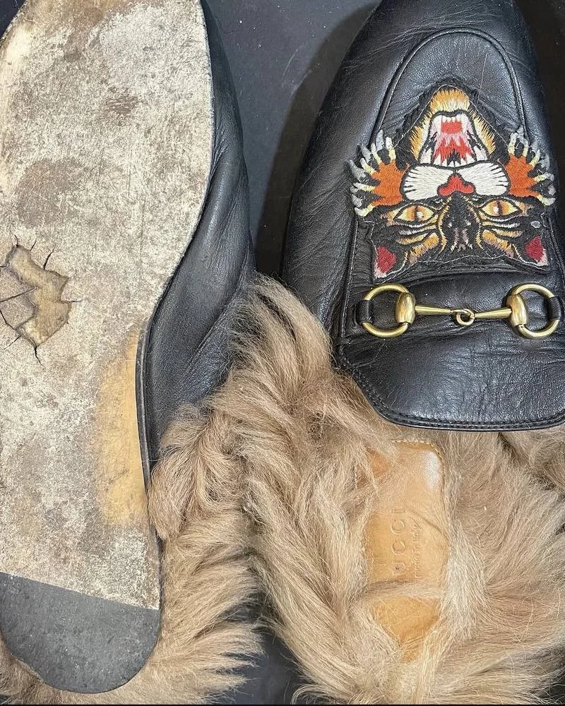 Mules en cuir et fourrure avant nettoyage