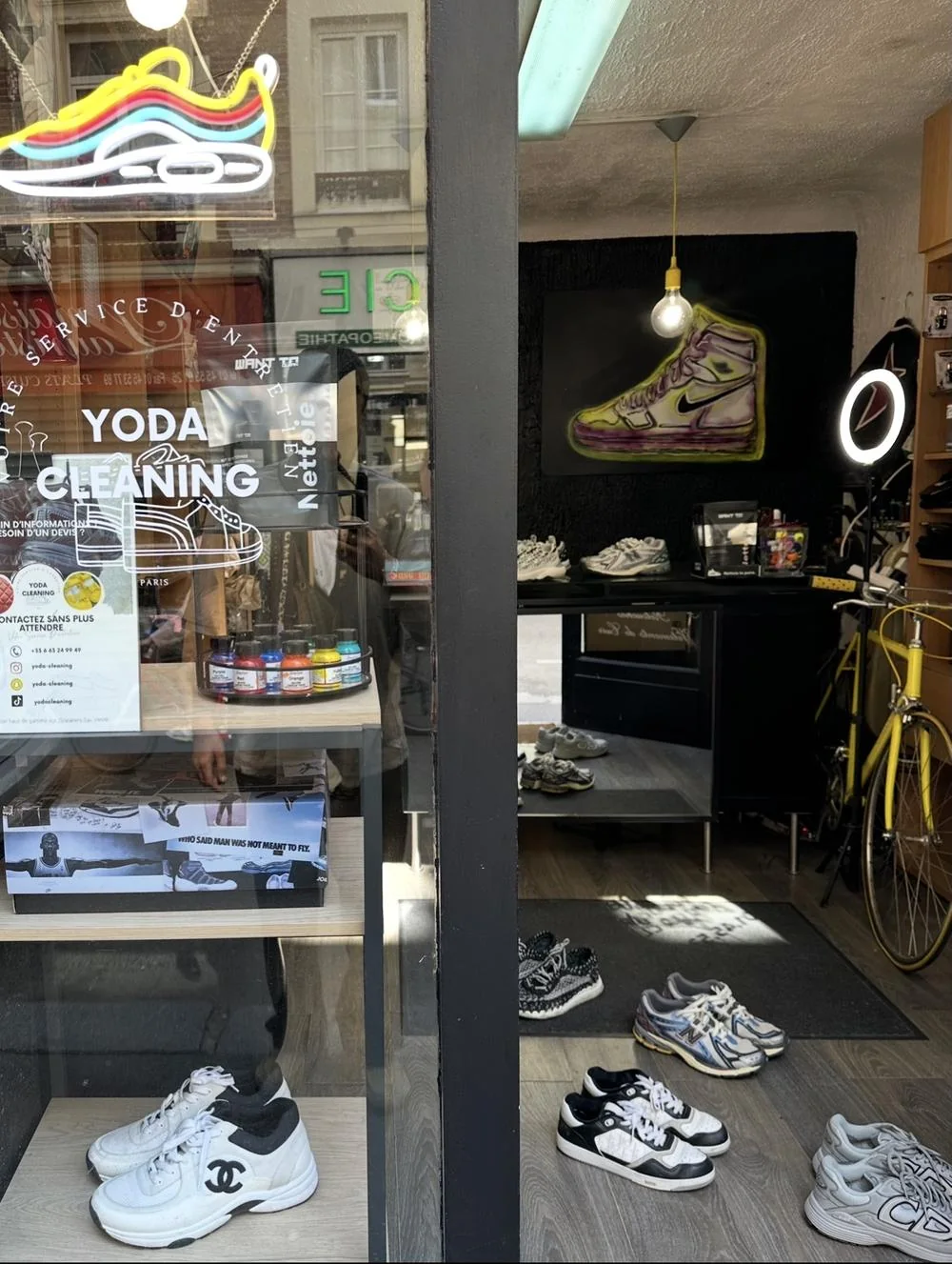 La vitrine de l’atelier Yodacleaning, rue Lauriston